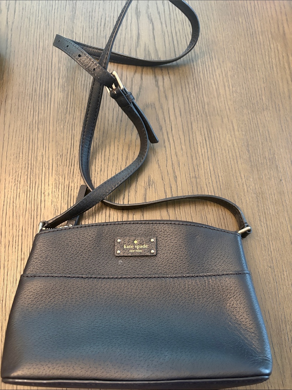 kate spade black pebble leather crossbody with gold plaque